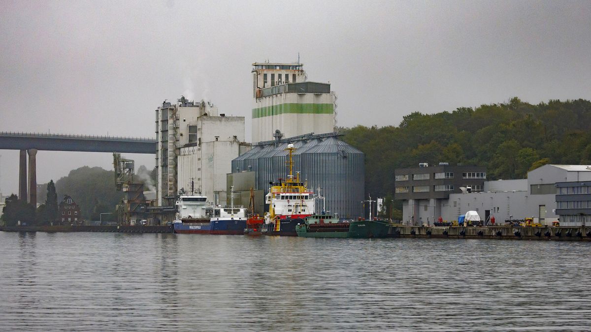 Police Detain Possible Russian Spy Ship
KIEL, GERMANY - SEPTEMBER 10: The Scanlark cargo ship lies moored following a raid by police on September 10, 2025 in Kiel, Germany. A special forces unit of German police reportedly stormed the ship as it was preparing to head out to sea on September 7 following months of observation. Police claim the ship launched a drone on August 26 that flew over sensitive military sites and a ship of the German Navy. Police have detained and questioned the five-member Russian speaking crew. The Bundeswehr, the German armed forces, claim to have confirmed numerous sightings of drones flying over military installations in Germany over recent months.(Photo by Morris MacMatzen/Getty Images)
Morris MacMatzen
