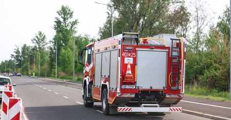 Samochód stanął w ogniu. Droga S3 zablokowana