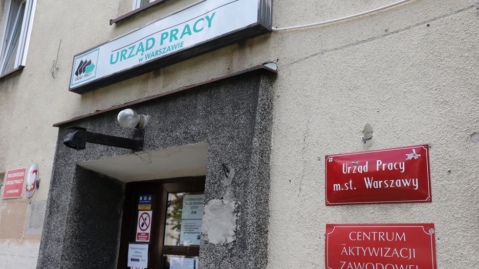 Warszawa. 150 pracowników, wspomagających rozpatrywanie wniosków dotyczących tarczy antykryzysowej, wraca do swoich prac