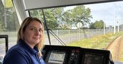 "Niektórzy myślą, że mają trzy życia". Tak wygląda dzień motorniczej toruńskiego MZK [reportaż]