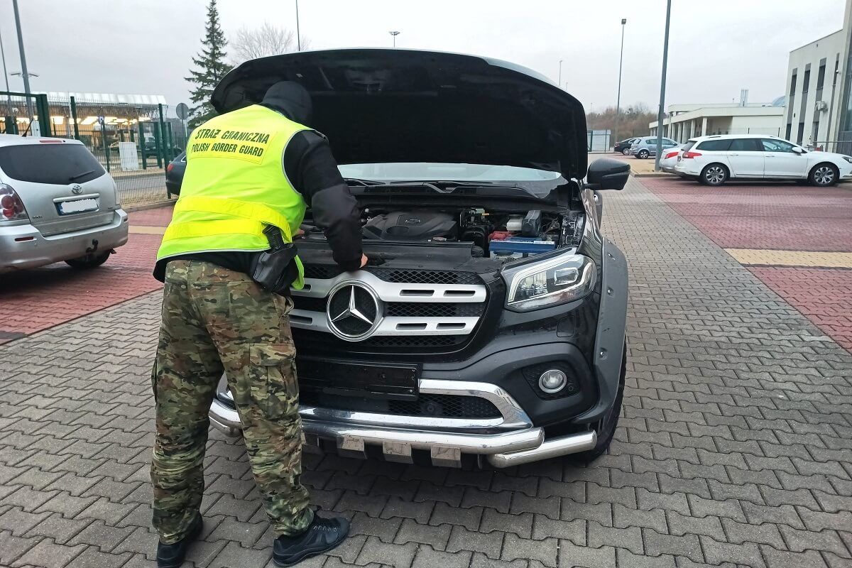 Kontrola graniczna skradzionego Mercedesa