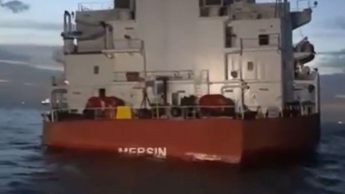 Tonie turecki tankowiec. Przewoził rosyjską ropę