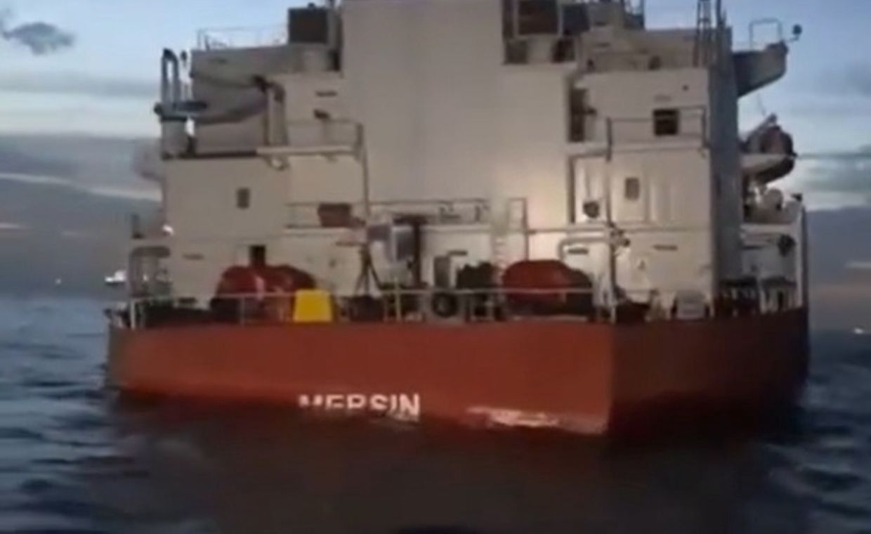 Tonie turecki tankowiec. Przewoził rosyjską ropę