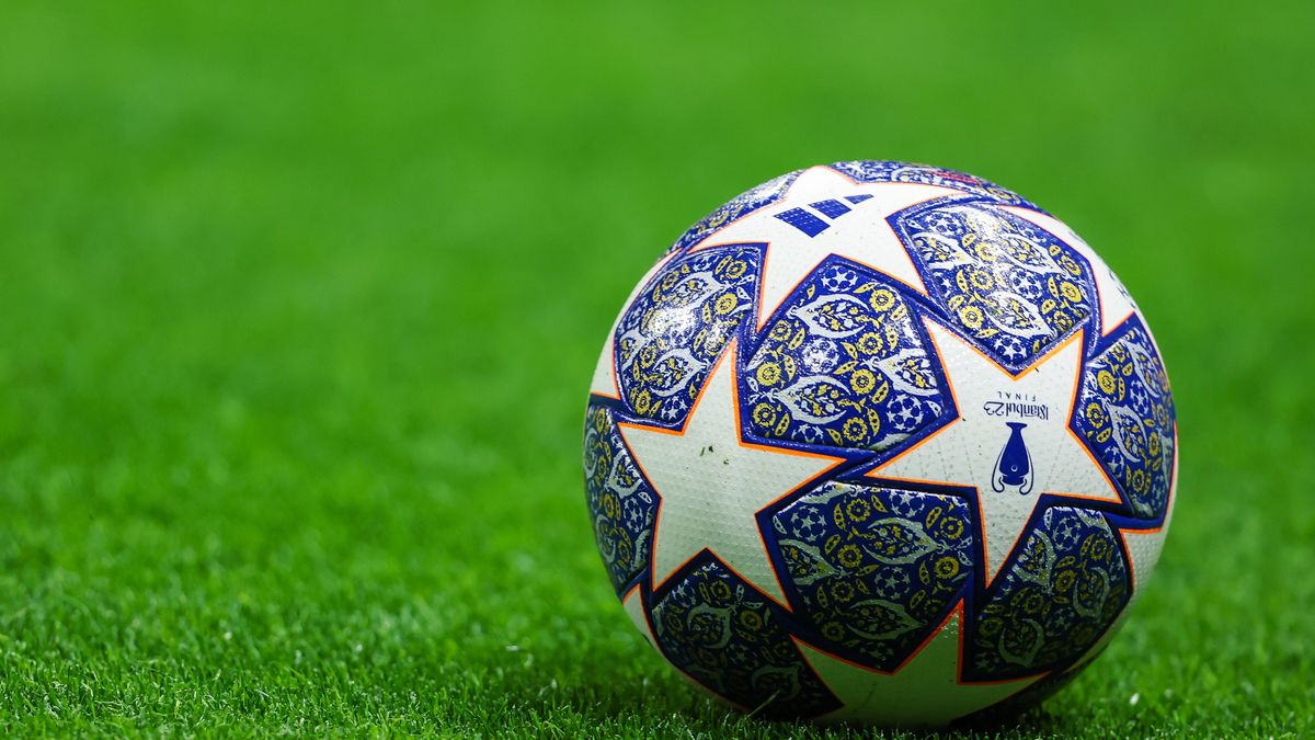 MILAN, ITALY - 2023/05/16: Official Adidas Champions League Final Istanbul23 match ball during the UEFA Champions League 2022/23 Semi-Final second leg football match between FC Internazionale and AC Milan at Giuseppe Meazza Stadium. (Final score; Inter 1-0 Milan - a 3-0 aggregate victory). (Photo by Fabrizio Carabelli/SOPA Images/LightRocket via Getty Images)