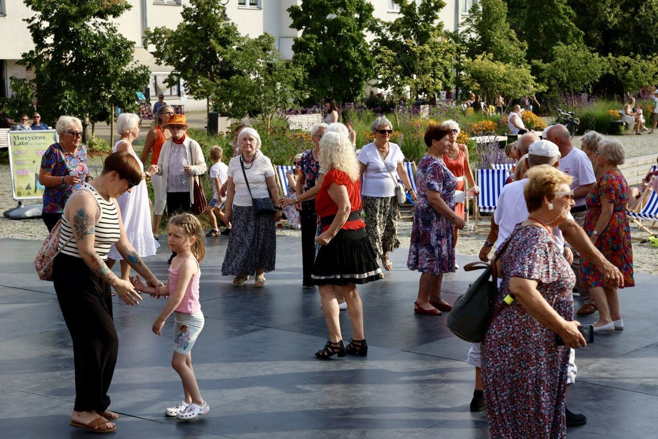 Warszawa: Potańcówka na Ursynowie. W sobotę mieszkańcy dzielnicy bawili się w najlepsze. Tak było na miejscu