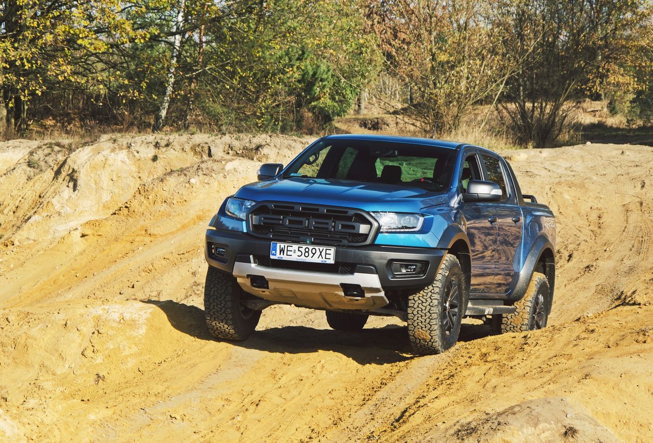 Raptor "czuje się" trochę niezręcznie w trudnym terenie. Da sobie radę, ale najchętniej przejechałby go tempem autostradowym.