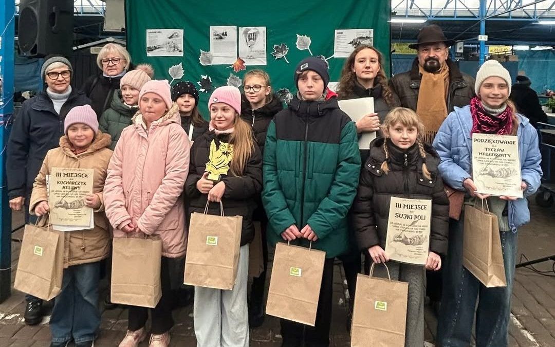 Poezja na targowisku – gdy wiersze brzmią między straganami z kapustą i marchewką