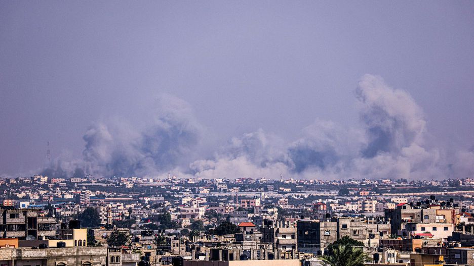 Temporary
Huge plums of smoke rise on the horizon over the city of Khan Yunis as seen from the city of Rafah, in the southern Gaza Strip on November 4, 2023, amid the ongoing battles between Israel and the Palestinian group Hamas. Fighting raged in Gaza on November 4, 2023, for a 29th day since Hamas militants stormed across the Israeli border and, according to Israeli officials, killed 1,400 people, mostly civilians, and abducted more than 240 others. Since then, Israel has relentlessly bombarded the Gaza Strip and sent in ground troops, with the health ministry in the Hamas-run Palestinian territory saying 9,488 people have been killed, about two-thirds of them women and children. (Photo by SAID KHATIB / AFP)
SAID KHATIB