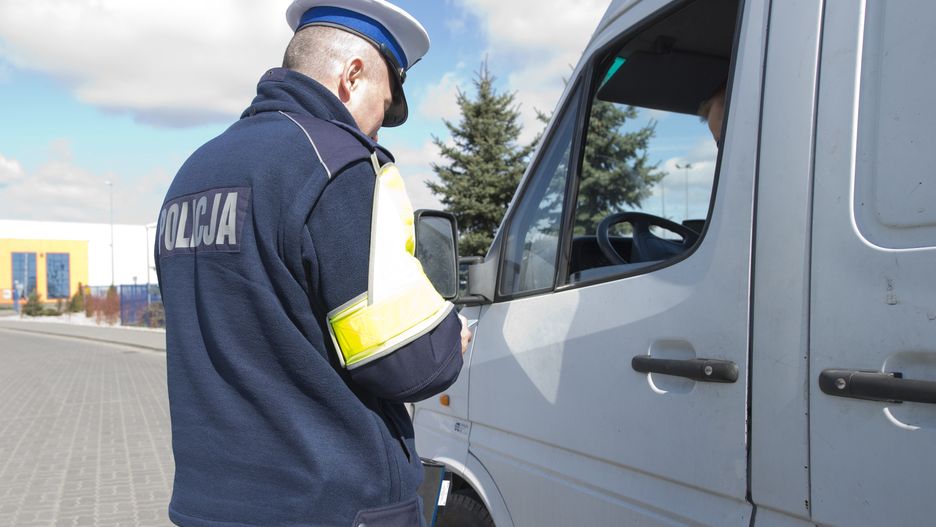 Policja zadba o bezpieczeństwo wracających kierowców i idących do szkoły dzieci