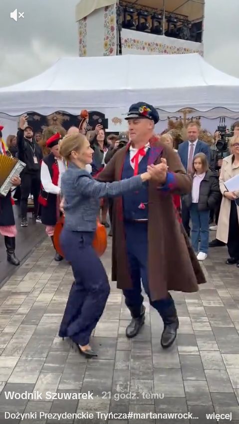 Marta Nawrocka tańczy na dożynkach