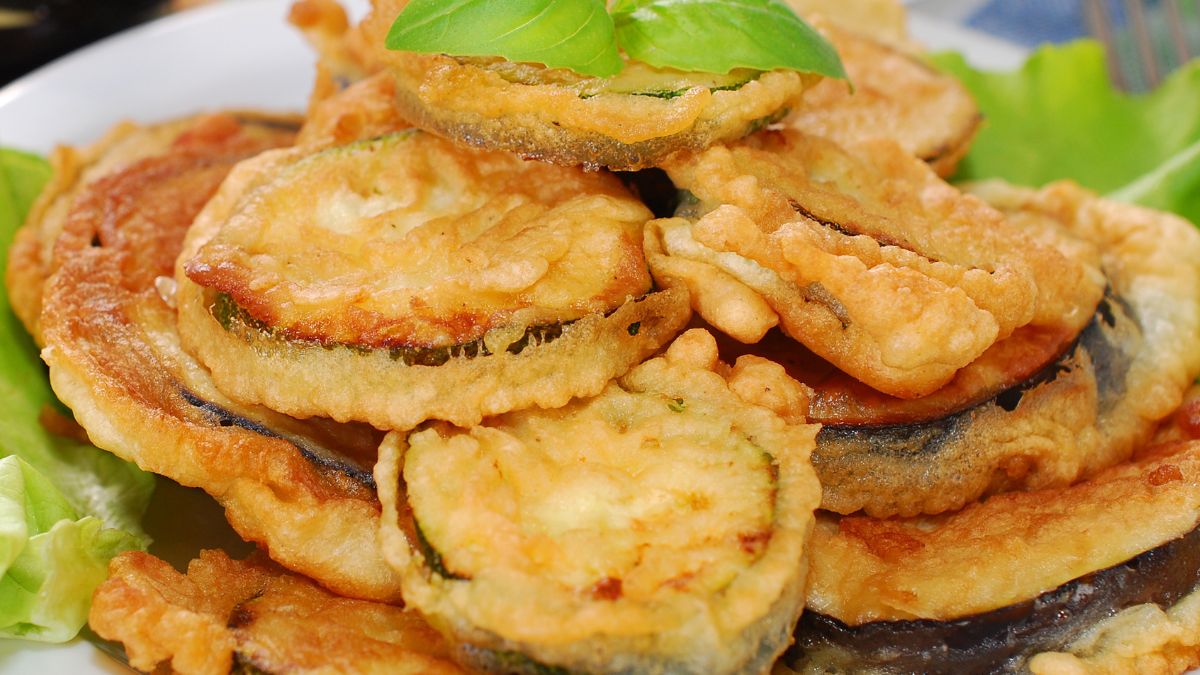 Cukinia w cieście to chrupiąca i sycąca przekąska