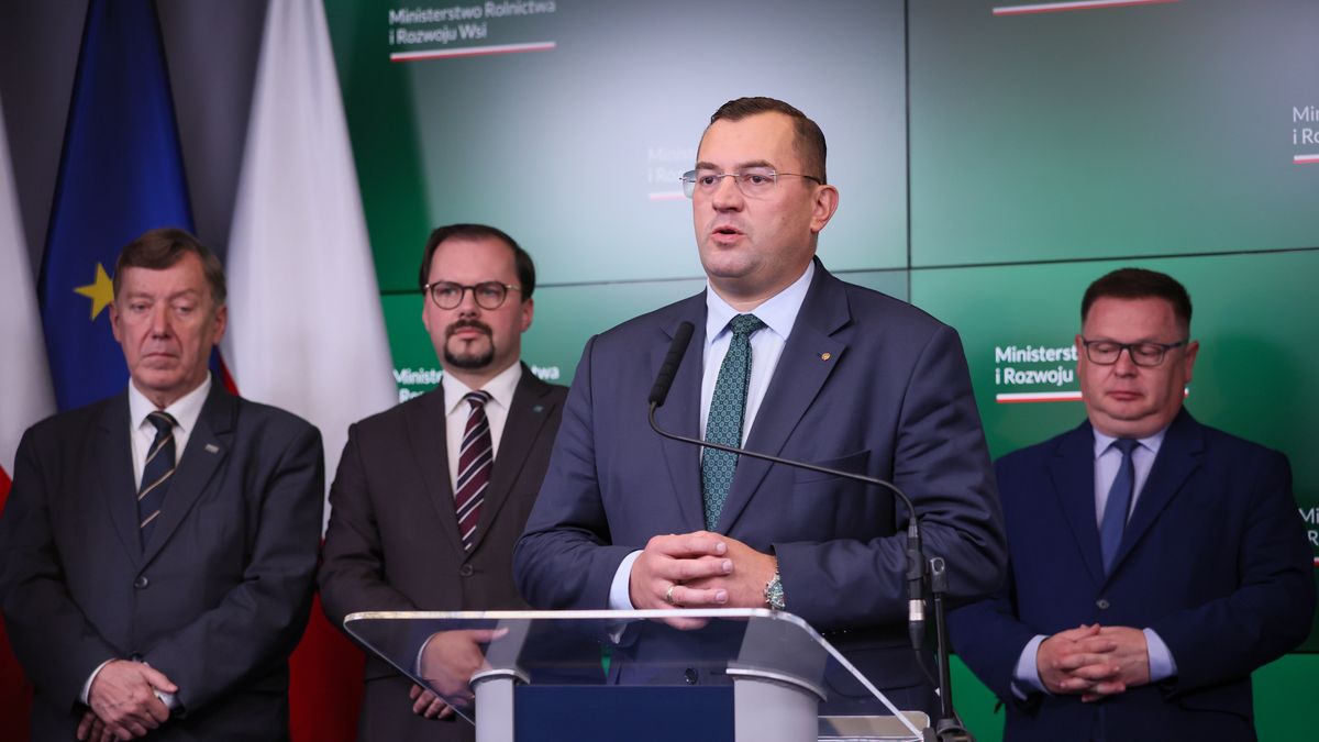Minister rolnictwa i rozwoju wsi Stefan Krajewski