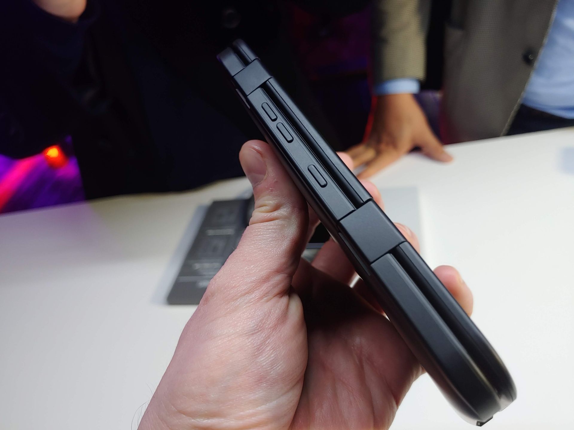 LG V50 ThinQ 5G: pierwsze wrażenia. Tak używa się telefonu z doczepionym ekranem 3