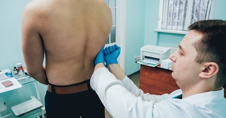 Zanik mięśni (dystrofia mięśniowa) - rodzaje, przyczyny, objawy i leczenie