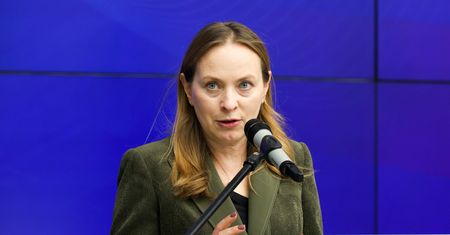 "Usuwamy podatki od samochodów spalinowych". Minister o decyzji rządu
