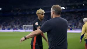 Flick wykrzykiwał do piłkarzy. Posłuchał go tylko 17-latek