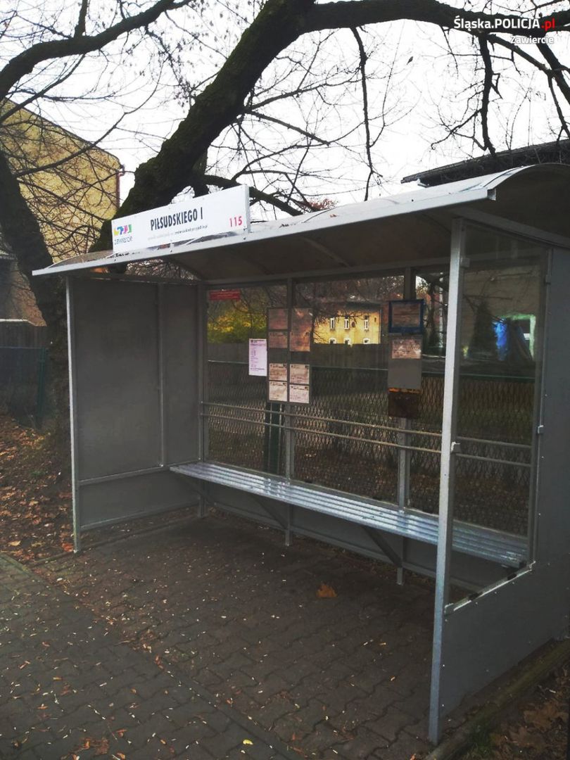 Zawiercie. Frustrację wyładował na przystanku autobusowym. Wpadł na gorącym uczynku