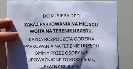 Kurier zaparkował na miejscu wójta. Za wycieraczką czekała kuriozalna wiadomość