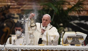 Wielki Czwartek. Media: Papież Franciszek odprawił mszę w domu ukaranego kard. Becciu