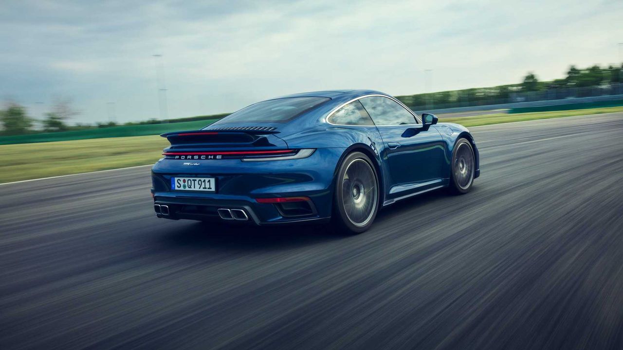 Turbo jest zauważalnie tańsze od Turbo S.