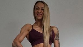 Jest po czterdziestce. Popatrz na jej plecy