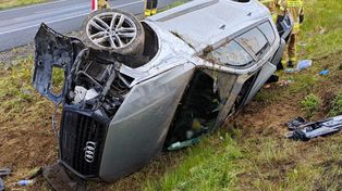 Frąknowo: 25-latka dachowała audi na drodze ekspresowej. Kobieta podróżowała z dwuletnim dzieckiem