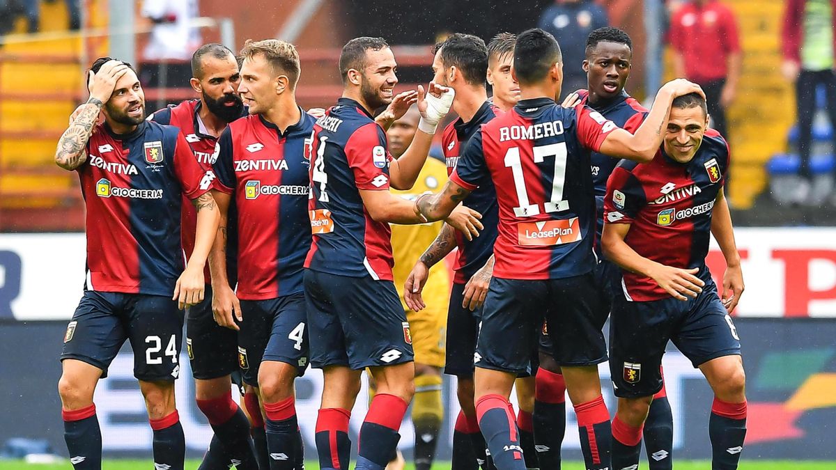 piłkarze Genoa CFC cieszą się z gola strzelonemu Udinese Calcio