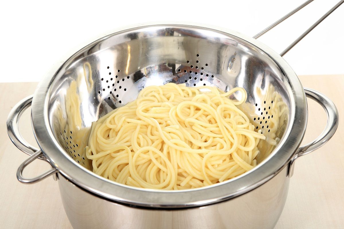 Ile można przechowywać ugotowany makaron w lodówce?