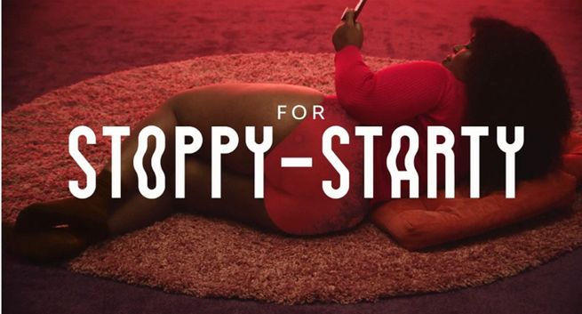 Krew menstruacyjna w artystycznym obrazie w kampanii Bodyform