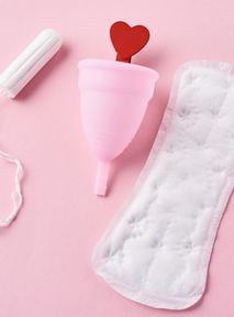 Walka z ubóstwem menstruacyjnym trwa. MEN ma nowy pomysł