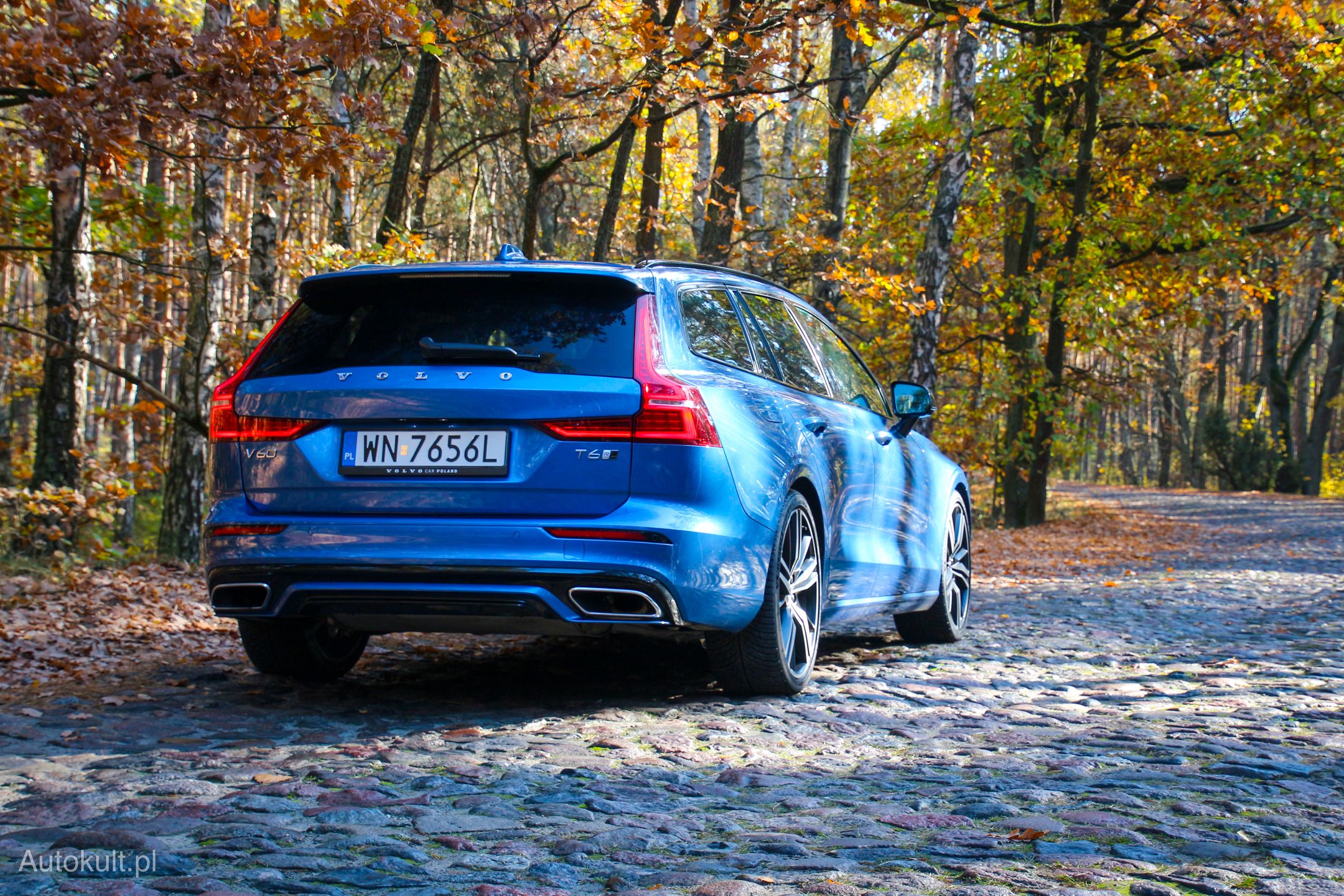 Pudełkowaty kształt nadwozia to nawiązanie do starszych modeli Volvo