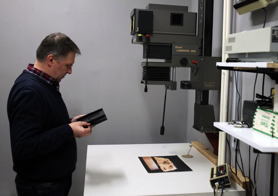 Urok fotografii analogowej, czyli kto jeszcze powiększa zdjęcia w ciemni? 2