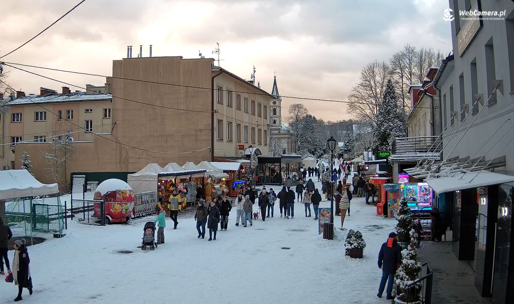 Widok na deptak w Wiśle o godz. 15.20