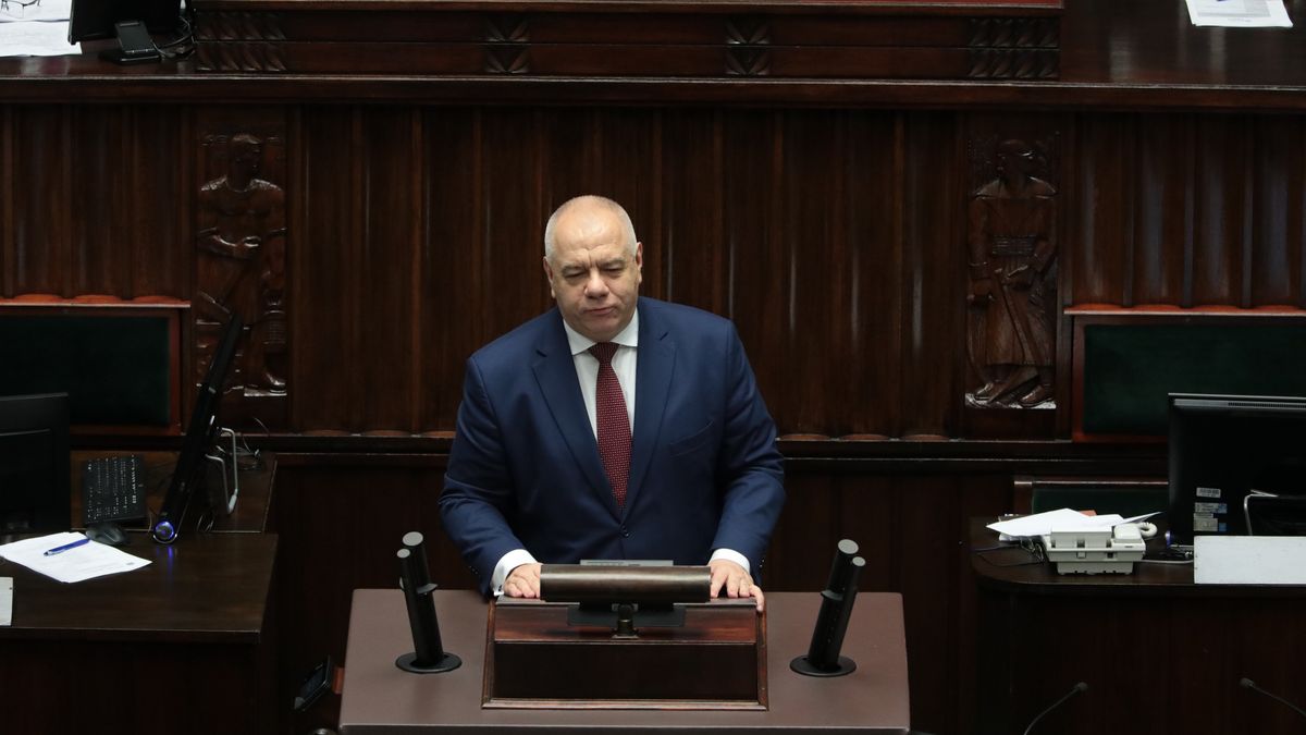 Na zdjęciu wicepremier Jacek Sasin na mównicy sejmowej