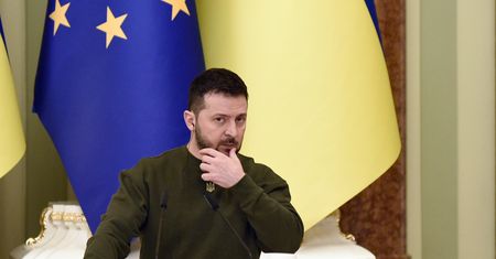Zełenski wprowadza nowe ograniczenia dla urzędników. Chodzi o opuszczanie kraju