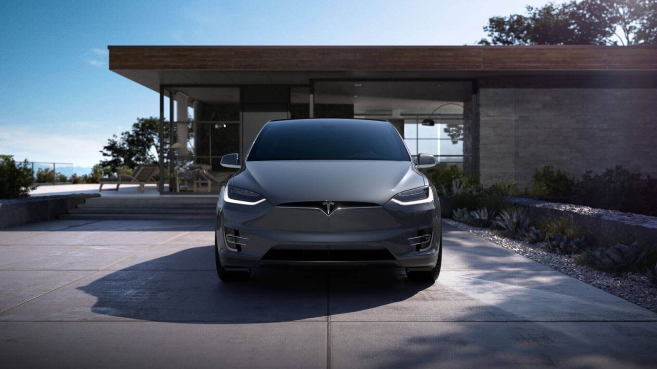 Tesla Model X jest reklamowana jako najbezpieczniejszy SUV