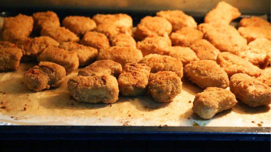 Skład nuggetsów to tylko w połowie mięso