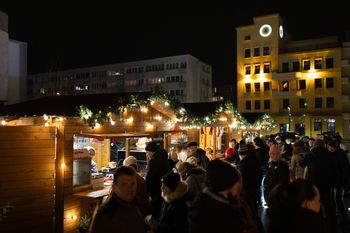 Słupsk: Świąteczny jarmark i Mikołajki na Starym Rynku