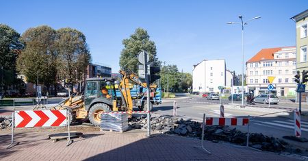 Utrudnienia dla kierowców i pieszych w centrum Słupska. Rozpoczął się remont Ronda Staromiejskiego