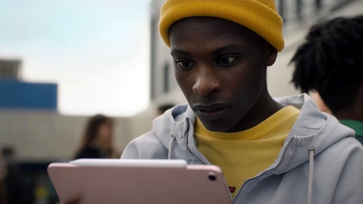 Może i nowy iPad Air jest drogi, ale za to skrzypi. Użytkownicy narzekają na jakość wykonania 1