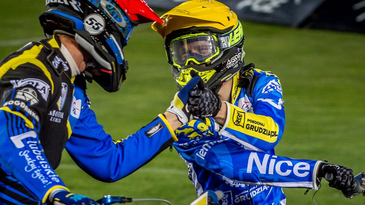 WP SportoweFakty / MIchał Chęć. / Na zdjęciu: Matej Zagar i Artiom Łaguta dziękują sobie za walkę.