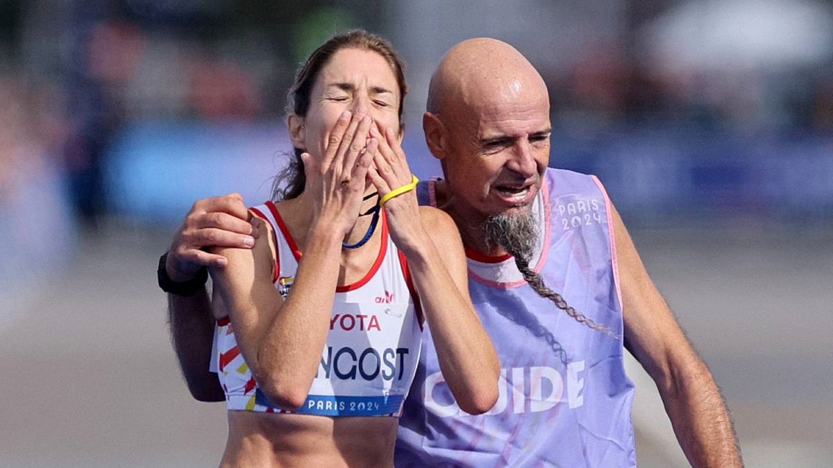 Getty Images / Na zdjęciu: Elena Congost i Mia Carol Bruguera po przekroczeniu linii mety