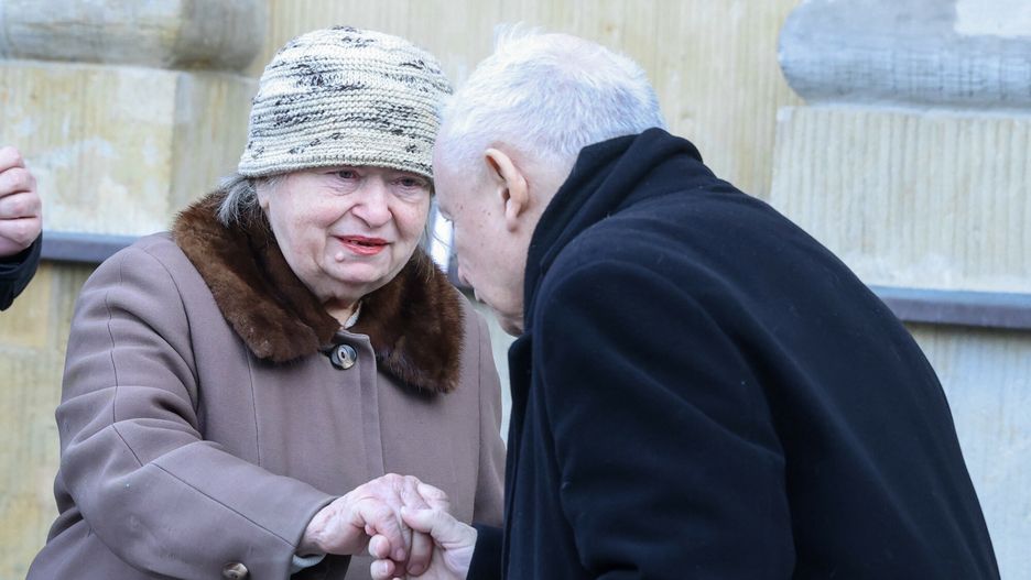 154. miesi?cznica katastrofy smole?skiej
10.02.2023 Warszawa 154. miesiecznica katastrofy smolenskiej 
fot. Andrzej Iwanczuk/REPORTER
N/z: Janina Goss, Jaroslaw Kaczynski
Andrzej Iwanczuk/REPORTER