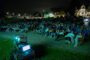 Poronin jak z filmu: pierwsze kino samochodowe w gminie przyciągnęło tłumy