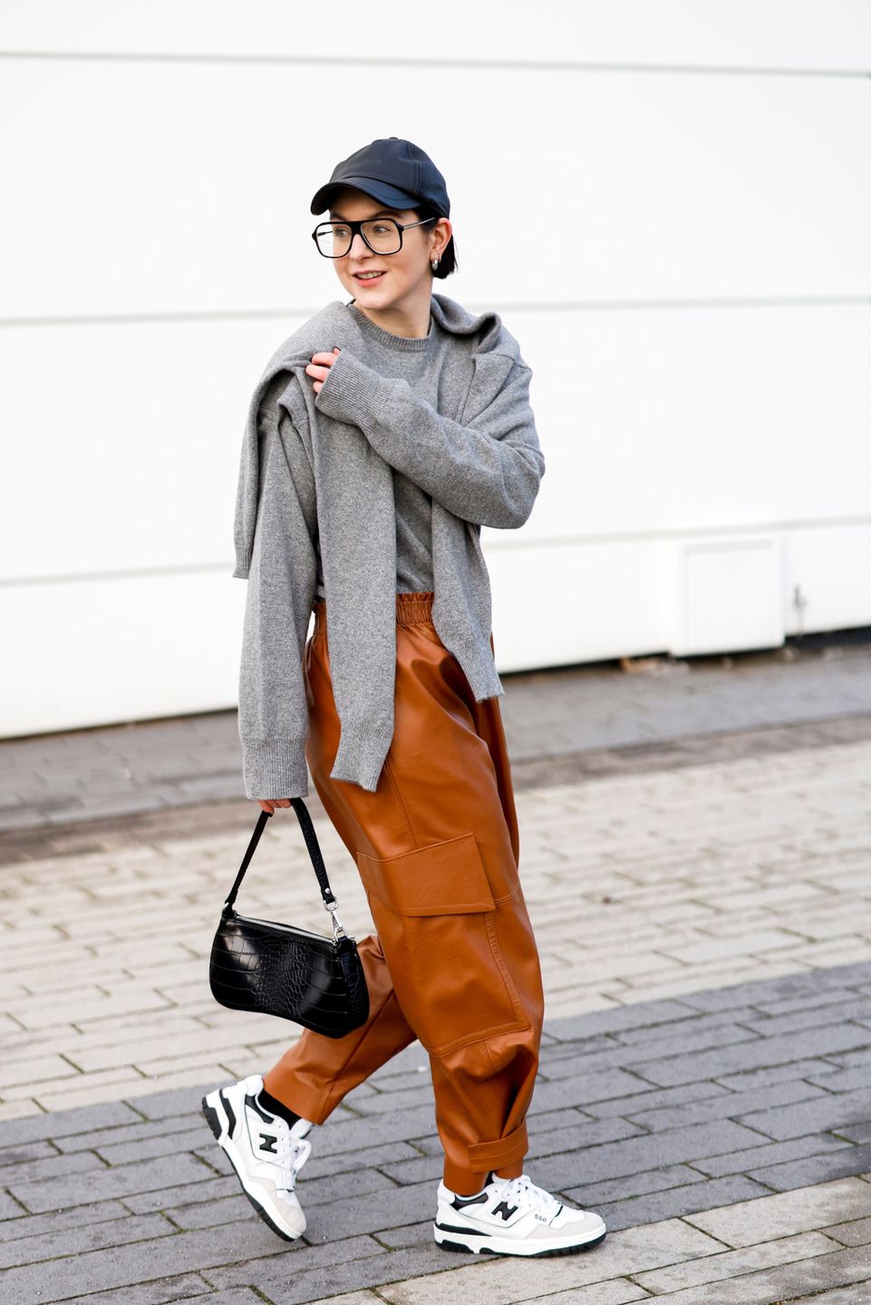 Torebka bagietka będzie pasować do casualowych stylizacji 