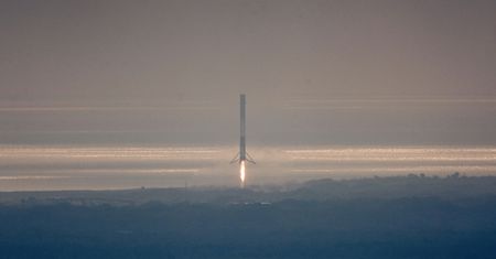 8 na 14 - SpaceX zalicza kolejne udane lądowanie rakiety