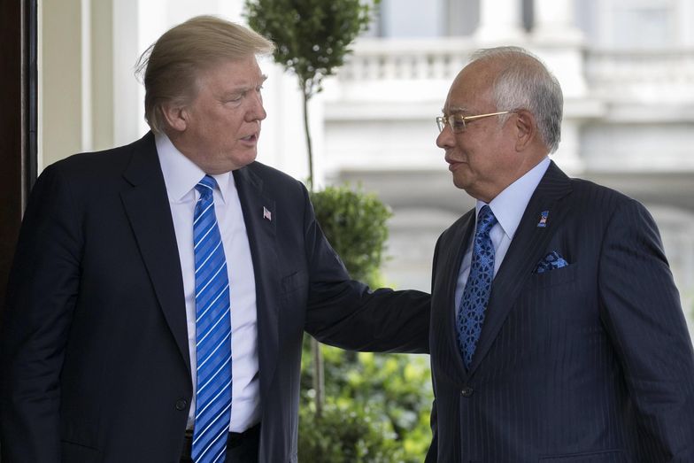 Ani Donald Trump, ani Najib Razak nie odnieśli się do śledztwa prowadzonego przez amerykański wymiar sprawiedliwości. Wedug śledczych premier Malezji zamieszany jest w pranie brudnych pieniędzy