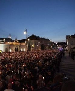 „WETO” z ludzi, „Łańcuch światła”. Kolejny dzień protestów w Warszawie
