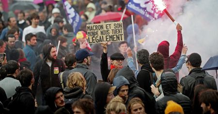 Francuzi wyszli na ulice. Premier: mimo protestów nie zrezygnujemy z reformy prawa pracy