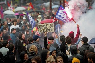 Francuzi wyszli na ulice. Premier: mimo protestów nie zrezygnujemy z reformy prawa pracy